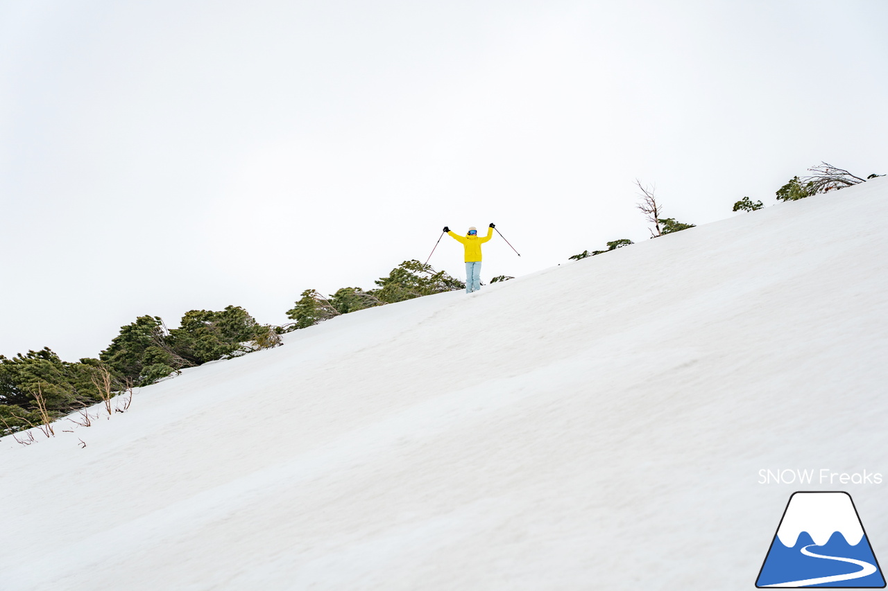 大雪山旭岳ロープウェイ｜北海道最高峰「旭岳」で、ひと足先に滑り納め…。2024-2025シーズンも SNOW Freaks をご覧くださり、どうもありがとうございました！